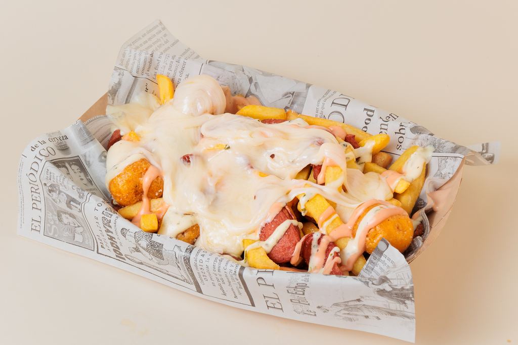 SALCHIPAPA SENCILLA (ROSADA, CON QUESO)