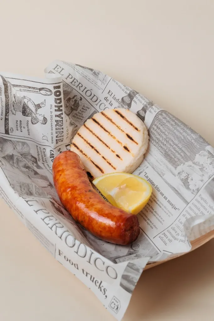 [011-2] CHORIZO CON AREPA